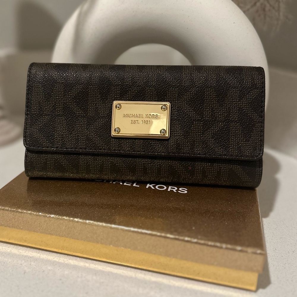 Micheal Kors Tri-fold wallet